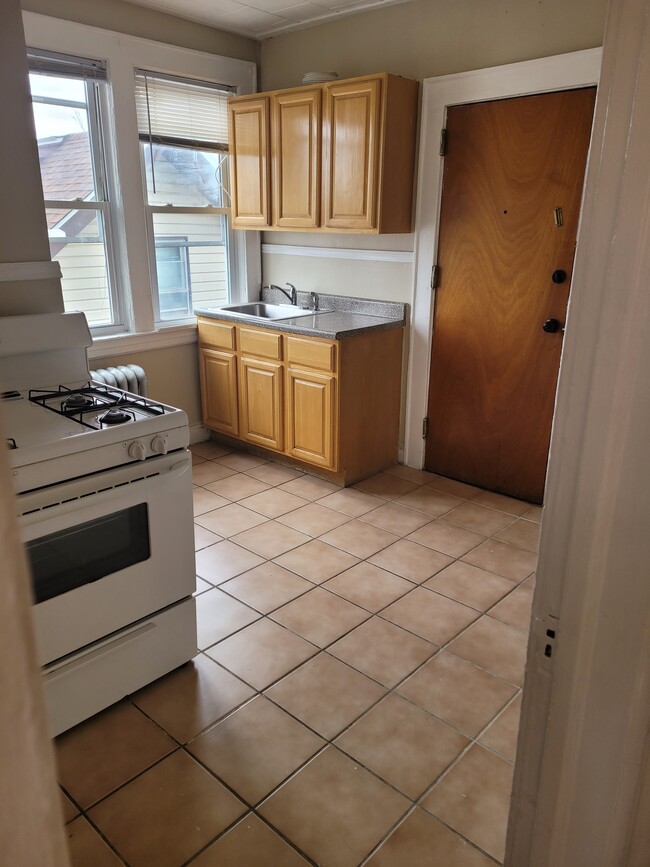Building Photo - 183 Keer Ave