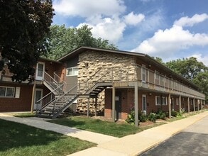 Building Photo - 1915 White Chapel Dr