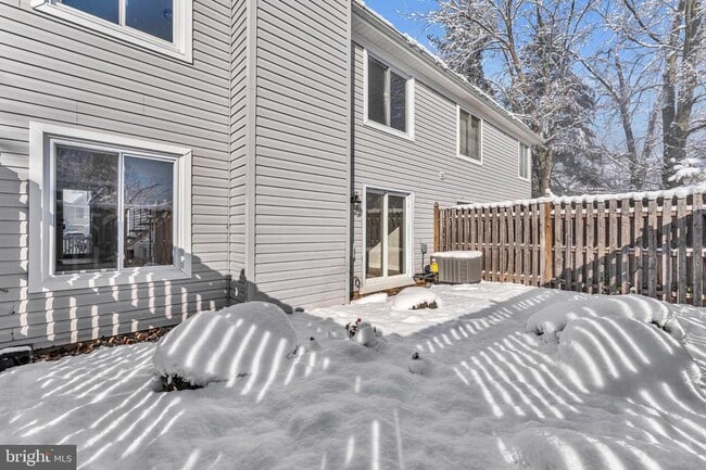 Building Photo - 1228 Chanticleer