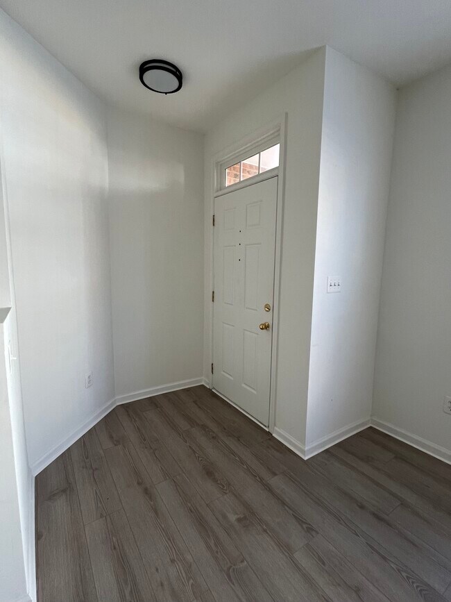 627 Main St Unit A, Gaithersburg, MD 20878 Condo for Rent in