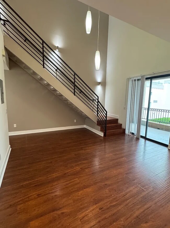 Foto del edificio - 395 E 4th St