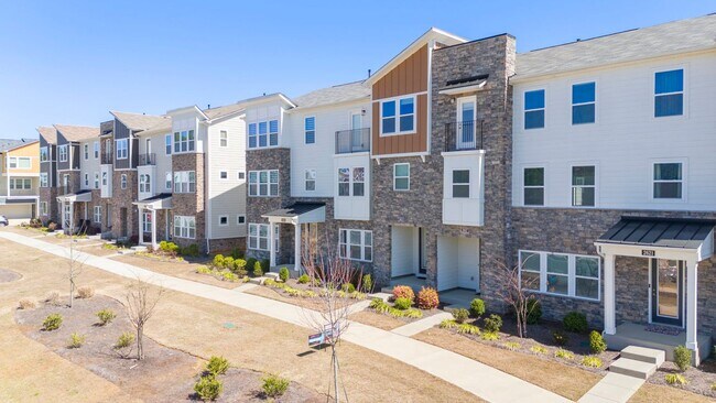 Building Photo - Gorgeous Aria at the Park 3 Bedroom Townhouse!