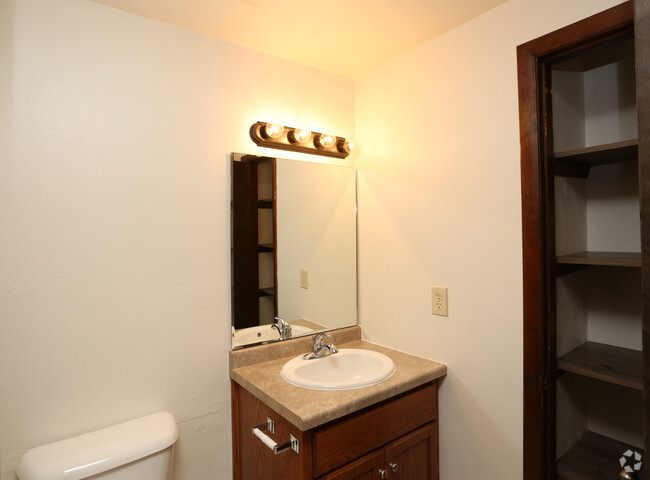 Bathroom - 1901 Eastman Ave