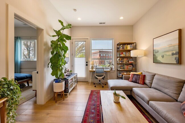 Building Photo - Contemporary 1BR 1BA Petworth Condo is a F...