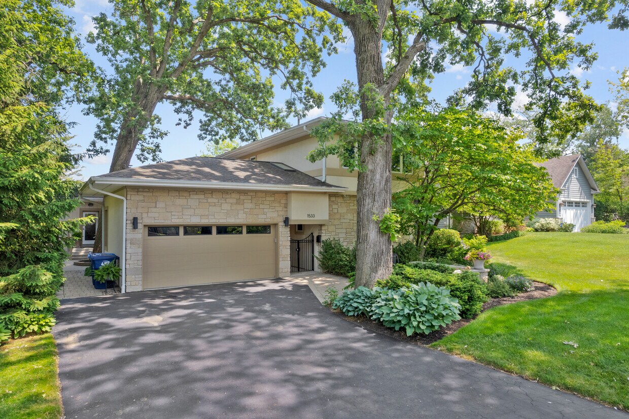 Primary Photo - 1533 Hawthorne Pl