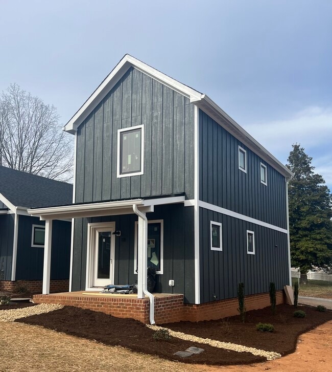 Building Photo - 18 Cottage Ct