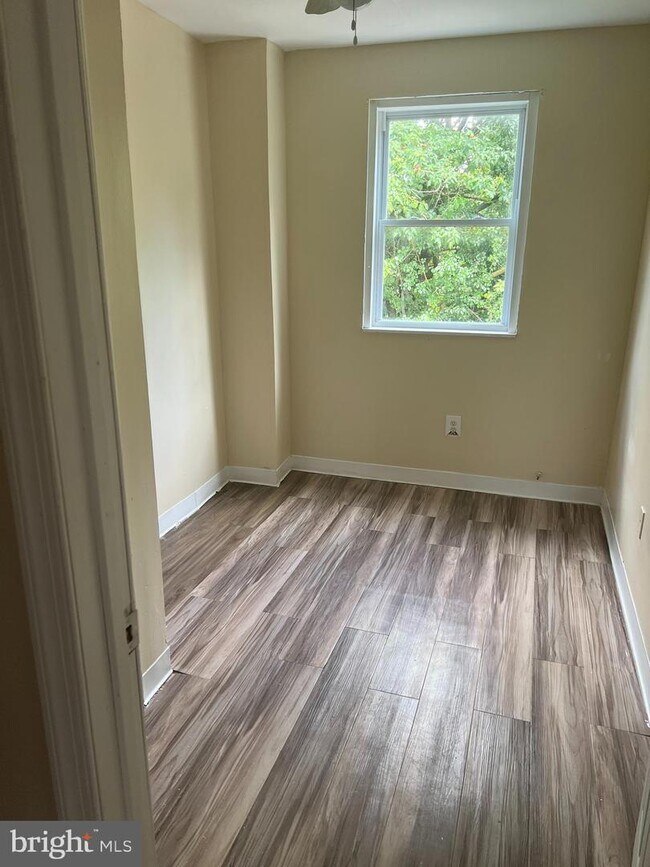 Building Photo - 801 Elsinore Pl