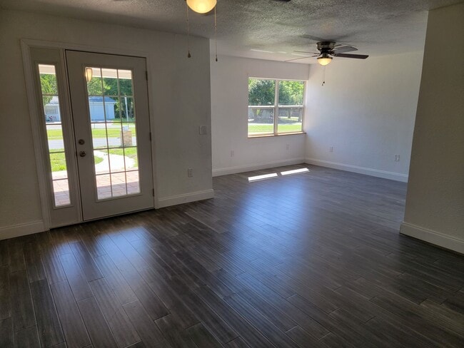 Building Photo - Gorgeous 3/2 in Beverly Hills