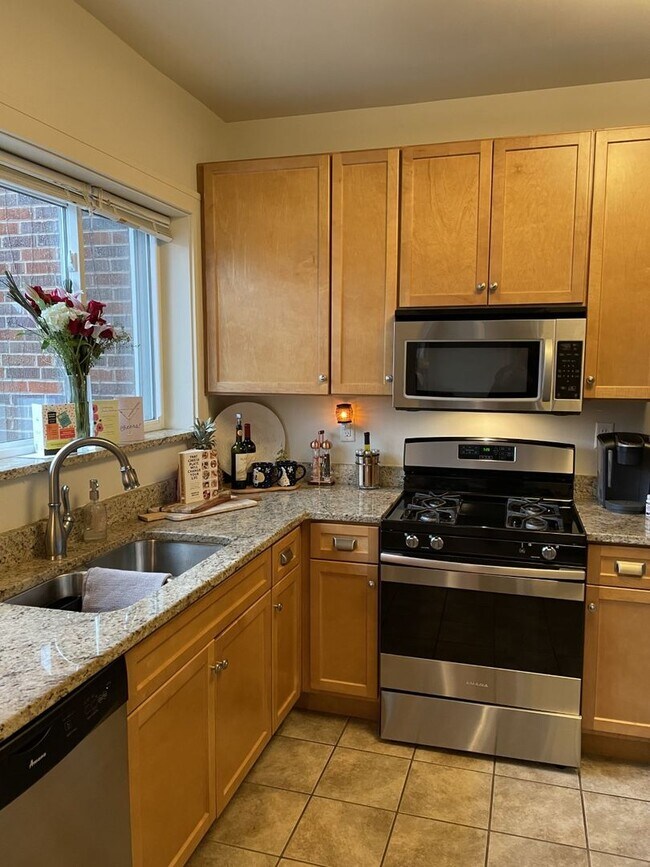 Building Photo - 3580 Burch Ave