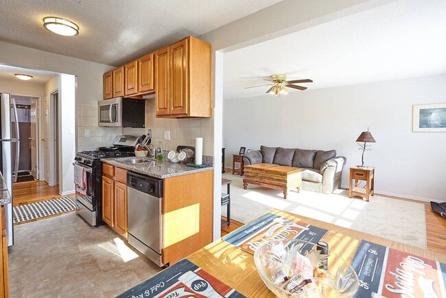 Building Photo - 95 Salmon Brook Dr