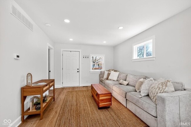 Building Photo - 4840 Hillside Ave