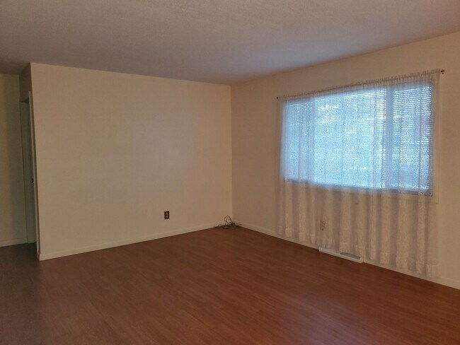 Foto del edificio - 826 N 12th St E