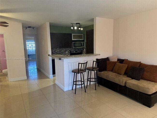 Foto del edificio - 467 Golden Isles Dr