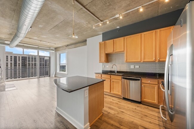 Building Photo - 1305 S Michigan Ave