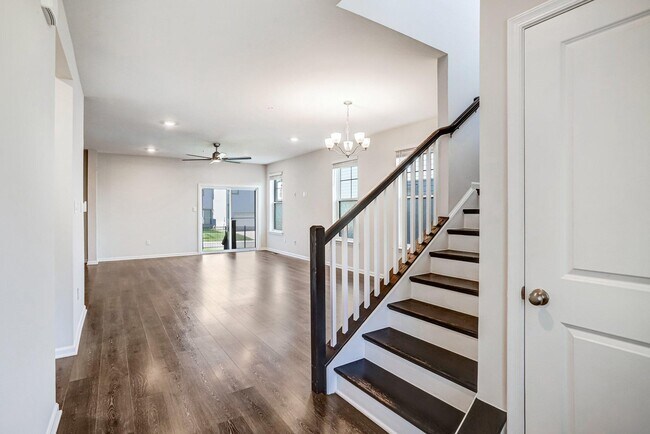 Foto del edificio - 404 Constellation Ln
