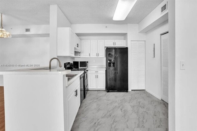 Building Photo - 6928 SW 39th St