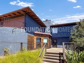 Building Photo - 120 Corte Anita