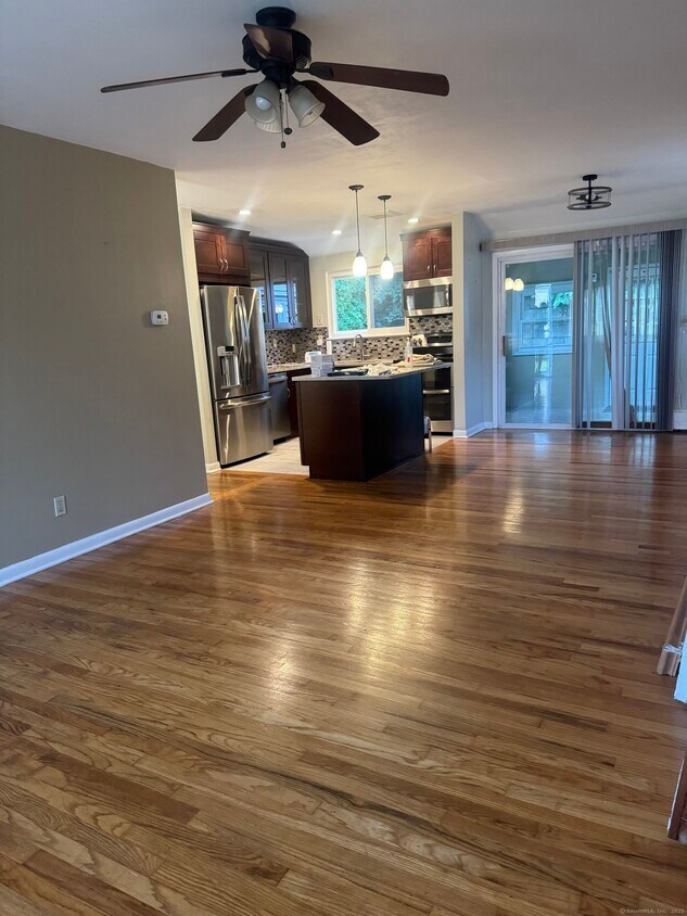 Foto principal - 354 Merritt St