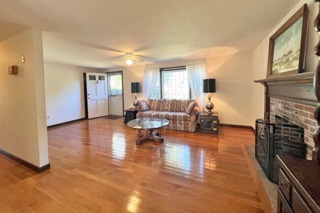 Building Photo - 58 Neptune Ln