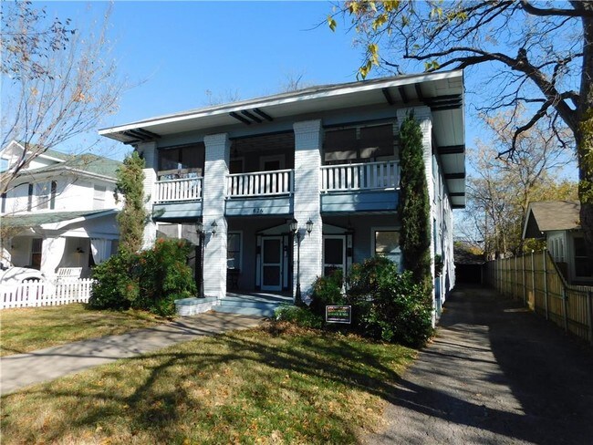 Building Photo - 826 N Bishop Ave