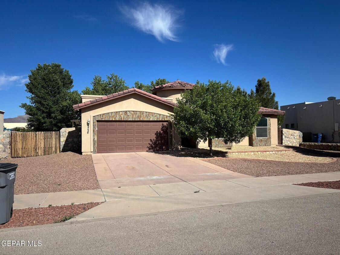 Primary Photo - 5724 Valley Lilac Ln