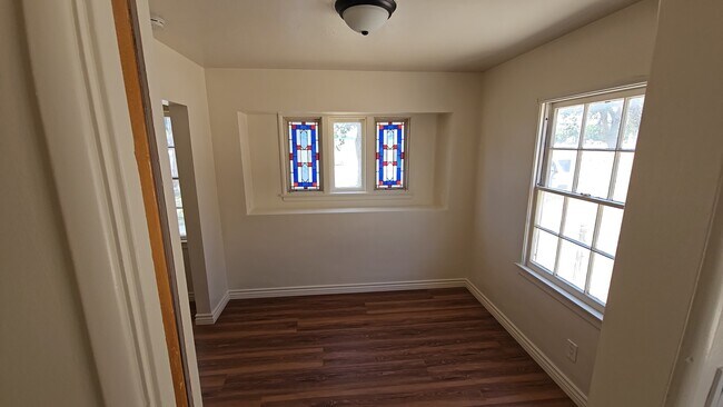 Building Photo - 44928 Kingtree Ave