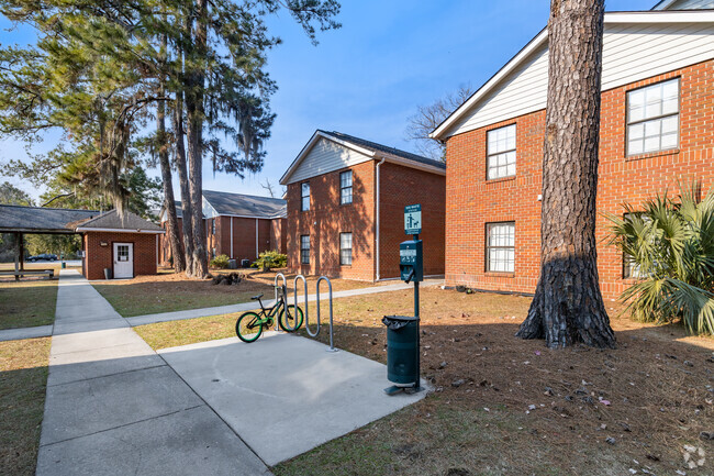 Building Photo - Apache Apartments