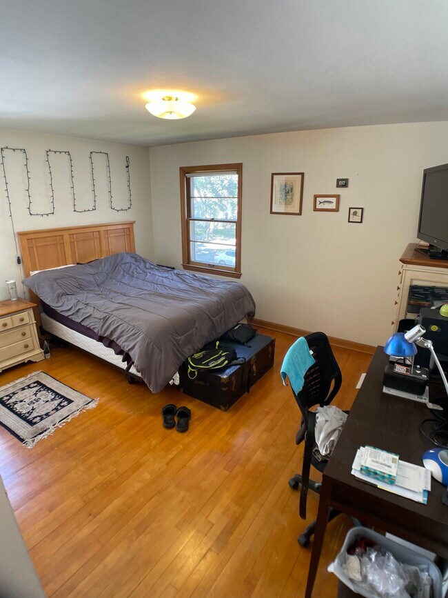 Bedroom - 3239 N 91st St