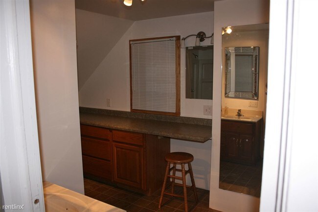 Foto del edificio - 712 Fairview Ave NE