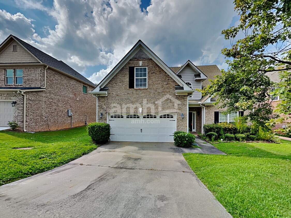 Foto principal - 907 Yancey Ct