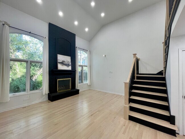 Building Photo - 5529 Durand Dr