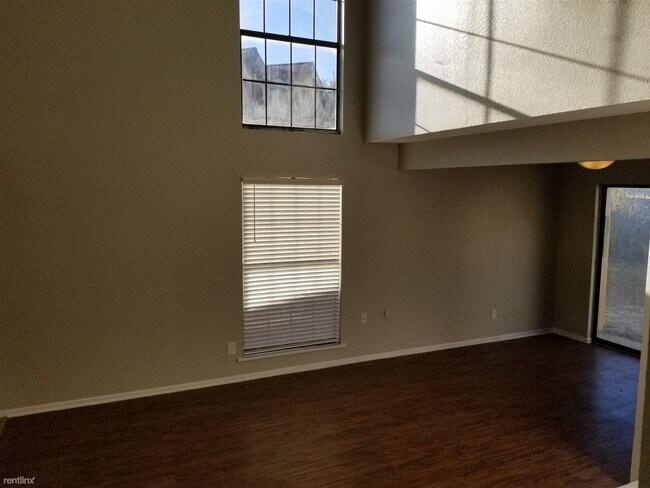 Building Photo - 2 br, 2 bath Triplex - 616 Lost Springs Co...