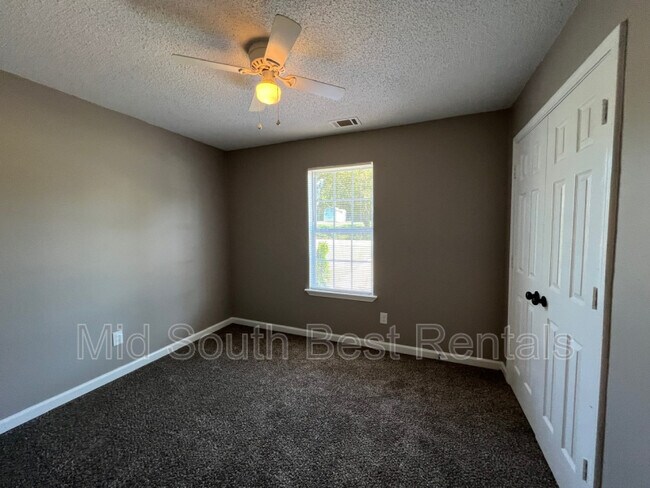 Foto del edificio - 4139 Knob Dr