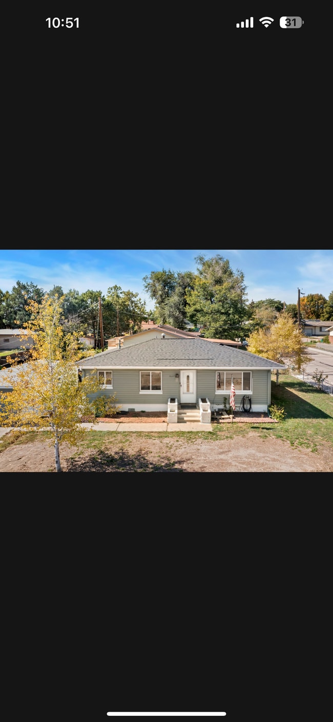 Building Photo - 3037 Lakeside Dr