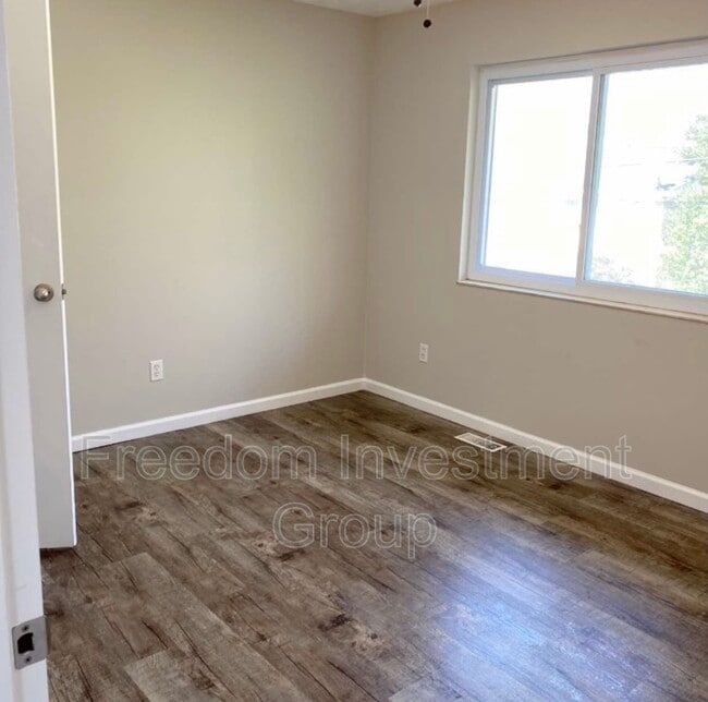 Building Photo - 159 Louella Dr