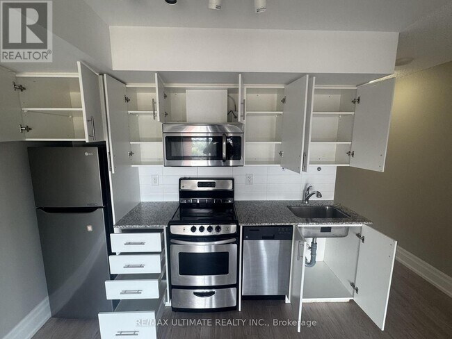 Photo du bâtiment - 800 Lawrence Ave W
