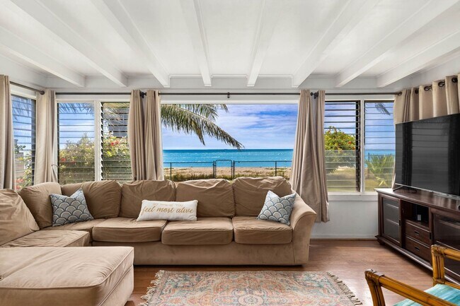 Building Photo - 3BR Beachfront Cottage w/ Garden Yard & Oc...
