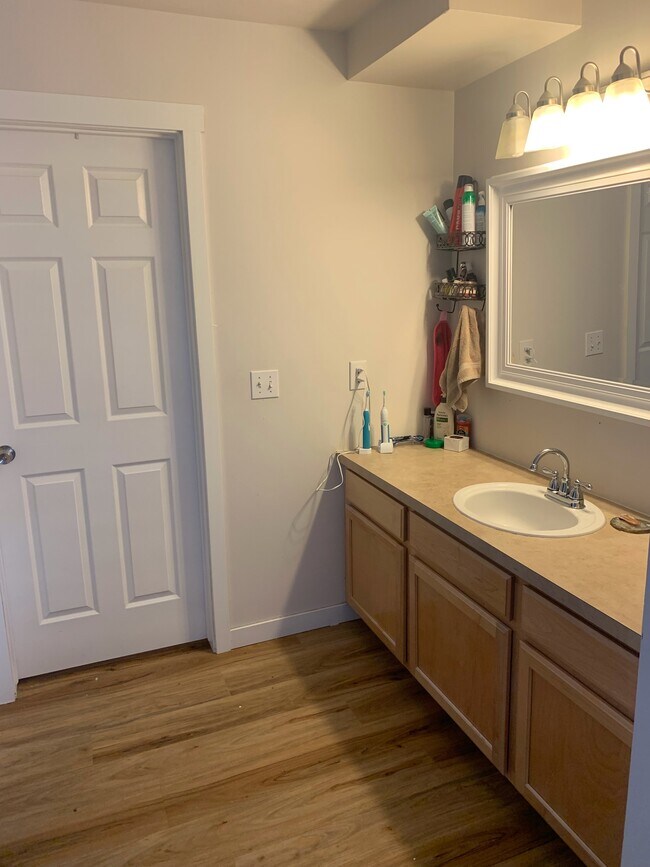 Master Bath - 8854 N Pamela St