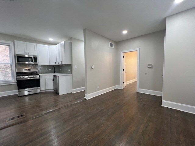 Foto del edificio - 2048 N California Ave