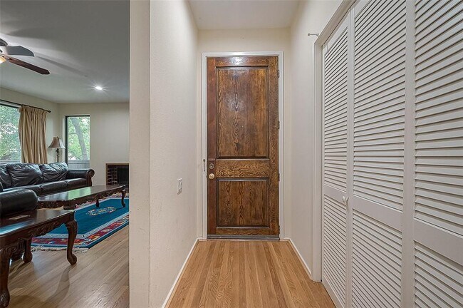Building Photo - 260 Litchfield Ln