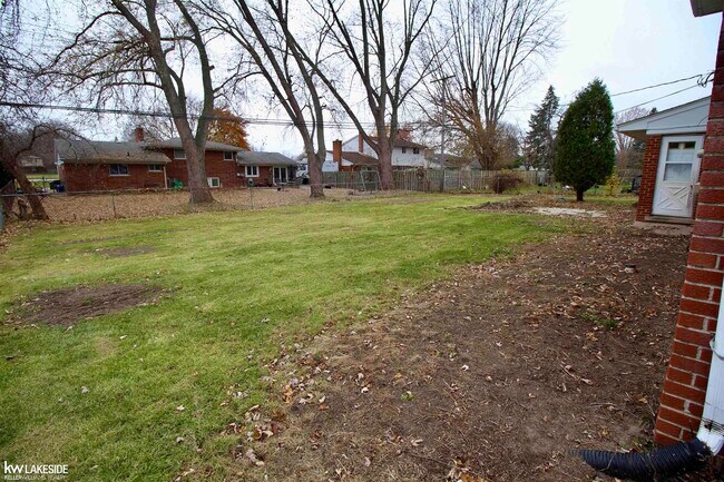 Building Photo - 18672 Beatrice St