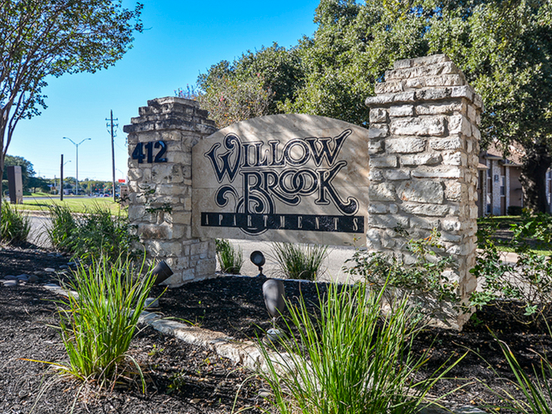 ¡Bienvenidos! - Willow Brook Apartments