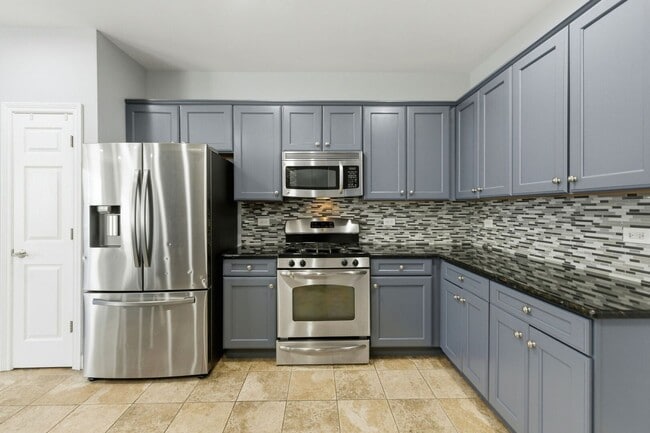 Building Photo - 218 Goldenrod Dr