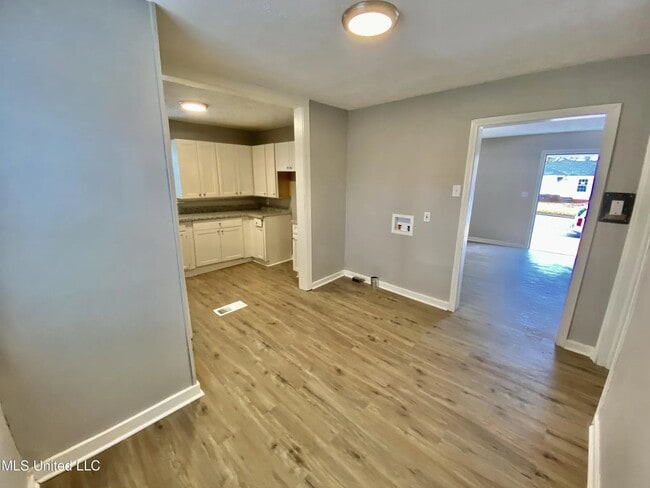 Building Photo - 308 Josanna St