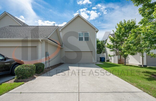 Foto del edificio - Gorgeous End-Unit Townhome with Spacious Layout!