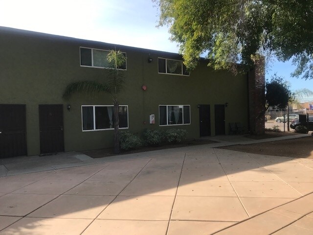 Primary Photo - 525 Grand Ave