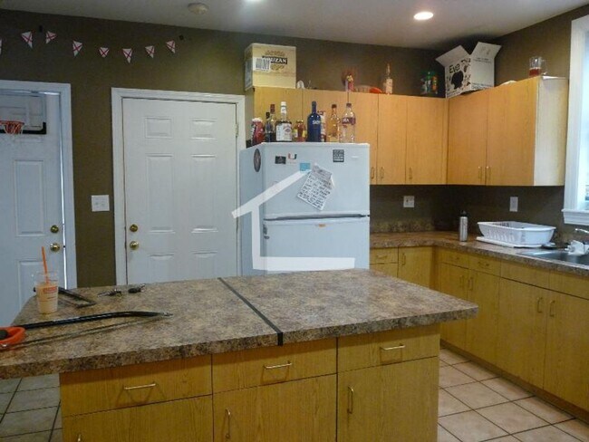 Foto del edificio - 13 Farrington Ave