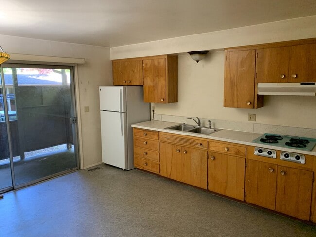 Building Photo - 420-422 NW 8th St