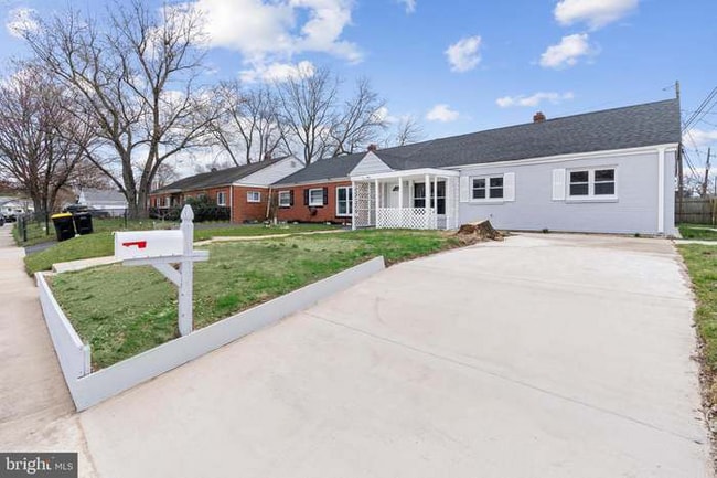 Building Photo - 372 Sheridan Dr