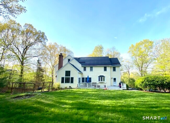 Foto del edificio - 12 Carriage Hill Rd